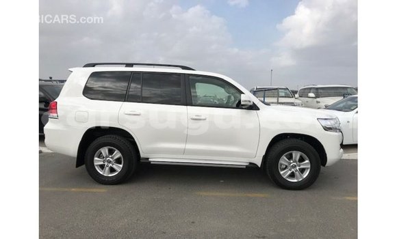 Sayi Imported Toyota Land Cruiser White Mota in Import - Dubai a Burkina Faso Sayi Imported Toyota Land Cruiser White Mota in Import - Dubai a Burkina Faso