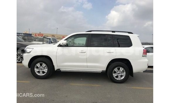 Sayi Imported Toyota Land Cruiser White Mota in Import - Dubai a Burkina Faso Sayi Imported Toyota Land Cruiser White Mota in Import - Dubai a Burkina Faso