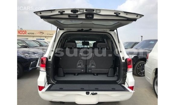 Sayi Imported Toyota Land Cruiser White Mota in Import - Dubai a Burkina Faso Sayi Imported Toyota Land Cruiser White Mota in Import - Dubai a Burkina Faso