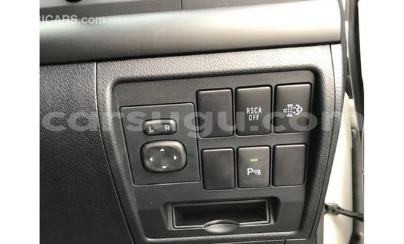 Sayi Imported Toyota Land Cruiser White Mota in Import - Dubai a Burkina Faso Sayi Imported Toyota Land Cruiser White Mota in Import - Dubai a Burkina Faso