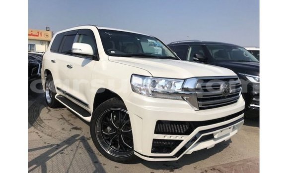 Sayi Imported Toyota Land Cruiser White Mota in Import - Dubai a Burkina Faso Sayi Imported Toyota Land Cruiser White Mota in Import - Dubai a Burkina Faso