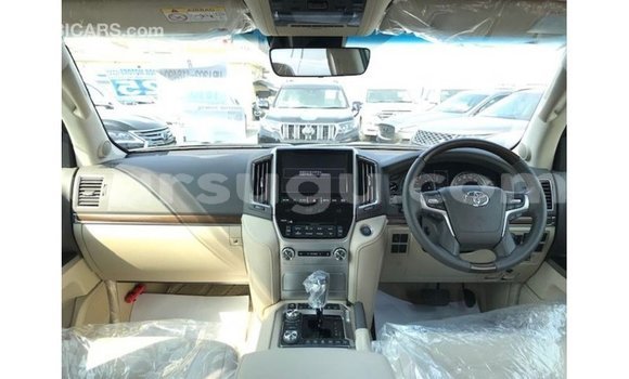 Sayi Imported Toyota Land Cruiser White Mota in Import - Dubai a Burkina Faso Sayi Imported Toyota Land Cruiser White Mota in Import - Dubai a Burkina Faso
