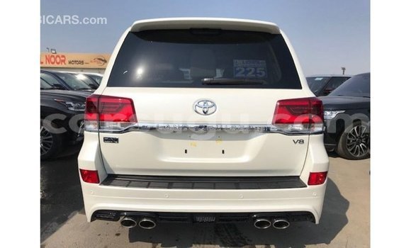 Sayi Imported Toyota Land Cruiser White Mota in Import - Dubai a Burkina Faso Sayi Imported Toyota Land Cruiser White Mota in Import - Dubai a Burkina Faso