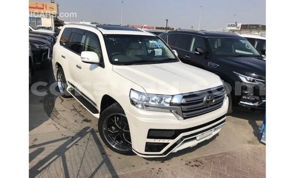 Sayi Imported Toyota Land Cruiser White Mota in Import - Dubai a Burkina Faso Sayi Imported Toyota Land Cruiser White Mota in Import - Dubai a Burkina Faso