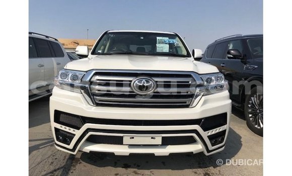 Sayi Imported Toyota Land Cruiser White Mota in Import - Dubai a Burkina Faso Sayi Imported Toyota Land Cruiser White Mota in Import - Dubai a Burkina Faso