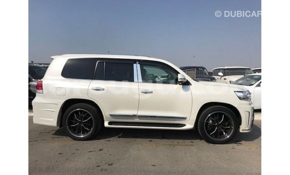 Sayi Imported Toyota Land Cruiser White Mota in Import - Dubai a Burkina Faso Sayi Imported Toyota Land Cruiser White Mota in Import - Dubai a Burkina Faso