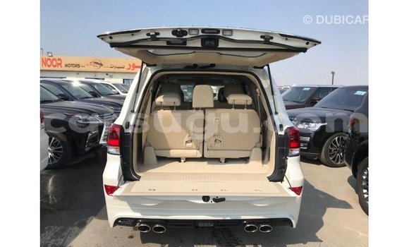 Sayi Imported Toyota Land Cruiser White Mota in Import - Dubai a Burkina Faso Sayi Imported Toyota Land Cruiser White Mota in Import - Dubai a Burkina Faso