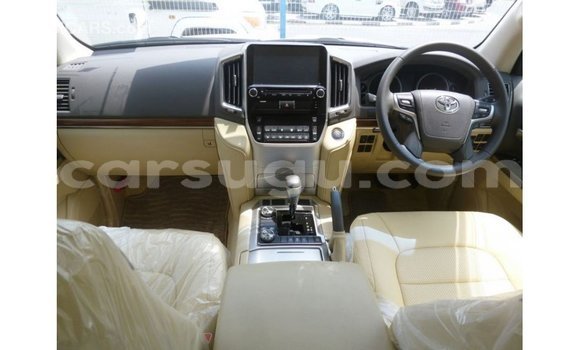 Acheter Import Voiture Toyota Land Cruiser Blanc à Import - Dubai, Burkina-Faso Acheter Import Voiture Toyota Land Cruiser Blanc à Import - Dubai, Burkina-Faso