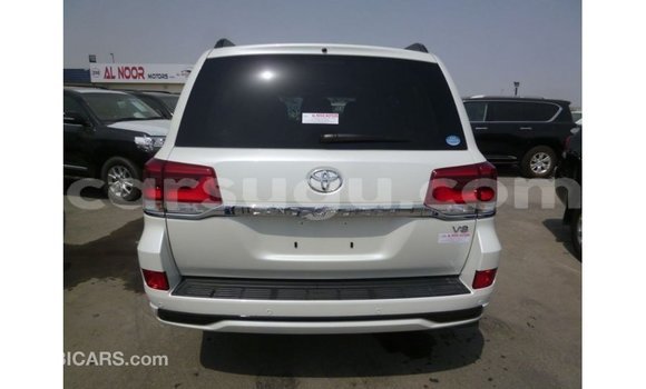 Acheter Import Voiture Toyota Land Cruiser Blanc à Import - Dubai, Burkina-Faso Acheter Import Voiture Toyota Land Cruiser Blanc à Import - Dubai, Burkina-Faso