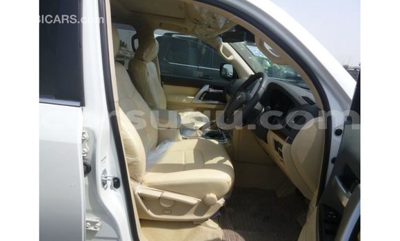 Acheter Import Voiture Toyota Land Cruiser Blanc à Import - Dubai, Burkina-Faso Acheter Import Voiture Toyota Land Cruiser Blanc à Import - Dubai, Burkina-Faso