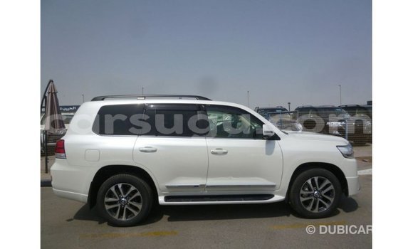 Acheter Import Voiture Toyota Land Cruiser Blanc à Import - Dubai, Burkina-Faso Acheter Import Voiture Toyota Land Cruiser Blanc à Import - Dubai, Burkina-Faso