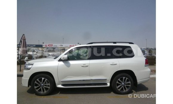 Acheter Import Voiture Toyota Land Cruiser Blanc à Import - Dubai, Burkina-Faso Acheter Import Voiture Toyota Land Cruiser Blanc à Import - Dubai, Burkina-Faso
