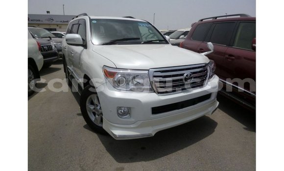 Sayi Imported Toyota Land Cruiser White Mota in Import - Dubai a Burkina Faso Sayi Imported Toyota Land Cruiser White Mota in Import - Dubai a Burkina Faso
