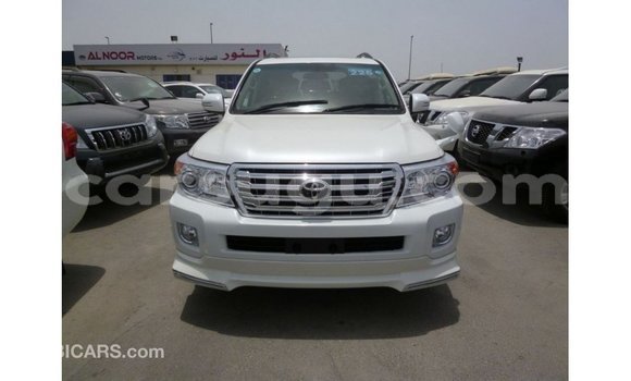 Sayi Imported Toyota Land Cruiser White Mota in Import - Dubai a Burkina Faso Sayi Imported Toyota Land Cruiser White Mota in Import - Dubai a Burkina Faso