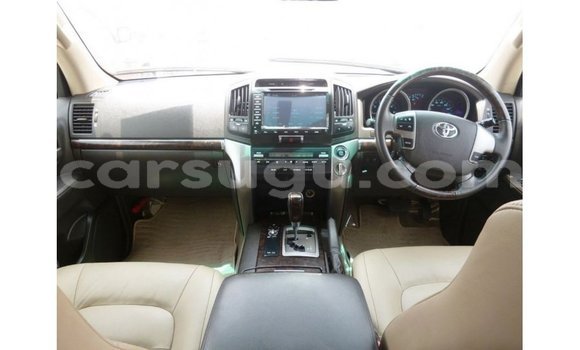 Sayi Imported Toyota Land Cruiser White Mota in Import - Dubai a Burkina Faso Sayi Imported Toyota Land Cruiser White Mota in Import - Dubai a Burkina Faso
