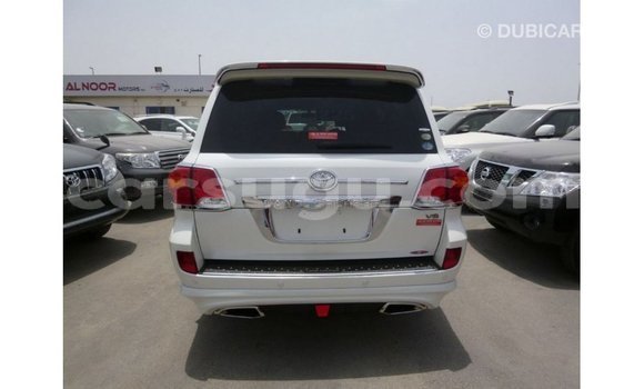 Sayi Imported Toyota Land Cruiser White Mota in Import - Dubai a Burkina Faso Sayi Imported Toyota Land Cruiser White Mota in Import - Dubai a Burkina Faso