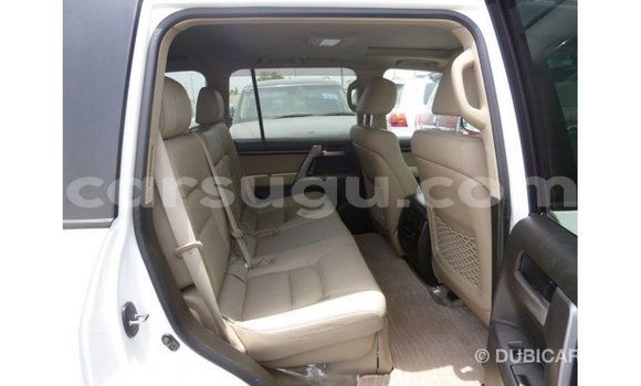 Sayi Imported Toyota Land Cruiser White Mota in Import - Dubai a Burkina Faso Sayi Imported Toyota Land Cruiser White Mota in Import - Dubai a Burkina Faso