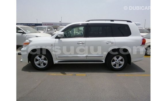 Sayi Imported Toyota Land Cruiser White Mota in Import - Dubai a Burkina Faso Sayi Imported Toyota Land Cruiser White Mota in Import - Dubai a Burkina Faso