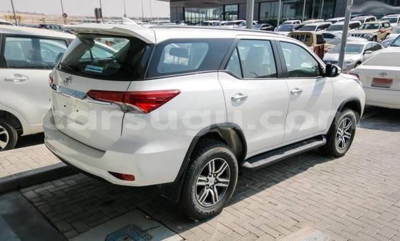 Acheter Neuf Voiture Toyota Fortuner Noir à Ouagadougou, Burkina-Faso Acheter Neuf Voiture Toyota Fortuner Noir à Ouagadougou, Burkina-Faso