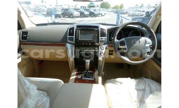Sayi Imported Toyota Land Cruiser White Mota in Import - Dubai a Burkina Faso Sayi Imported Toyota Land Cruiser White Mota in Import - Dubai a Burkina Faso