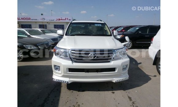 Sayi Imported Toyota Land Cruiser White Mota in Import - Dubai a Burkina Faso Sayi Imported Toyota Land Cruiser White Mota in Import - Dubai a Burkina Faso