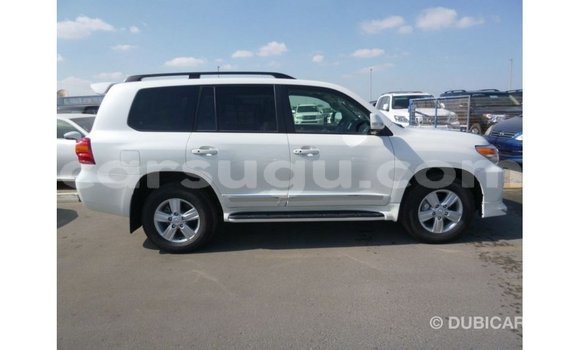 Sayi Imported Toyota Land Cruiser White Mota in Import - Dubai a Burkina Faso Sayi Imported Toyota Land Cruiser White Mota in Import - Dubai a Burkina Faso