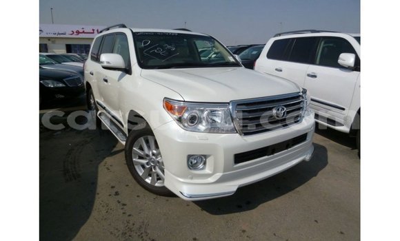 Sayi Imported Toyota Land Cruiser White Mota in Import - Dubai a Burkina Faso Sayi Imported Toyota Land Cruiser White Mota in Import - Dubai a Burkina Faso