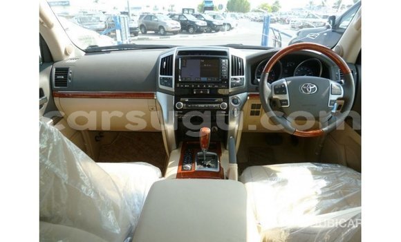 Sayi Imported Toyota Land Cruiser White Mota in Import - Dubai a Burkina Faso Sayi Imported Toyota Land Cruiser White Mota in Import - Dubai a Burkina Faso