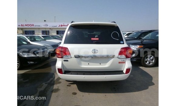Sayi Imported Toyota Land Cruiser White Mota in Import - Dubai a Burkina Faso Sayi Imported Toyota Land Cruiser White Mota in Import - Dubai a Burkina Faso