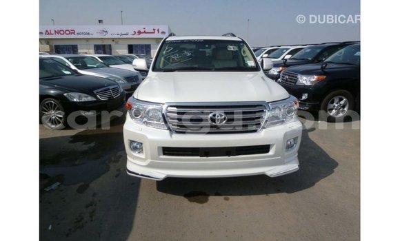 Sayi Imported Toyota Land Cruiser White Mota in Import - Dubai a Burkina Faso Sayi Imported Toyota Land Cruiser White Mota in Import - Dubai a Burkina Faso