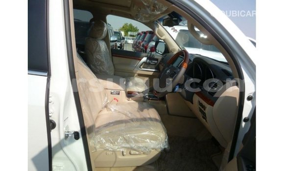 Sayi Imported Toyota Land Cruiser White Mota in Import - Dubai a Burkina Faso Sayi Imported Toyota Land Cruiser White Mota in Import - Dubai a Burkina Faso