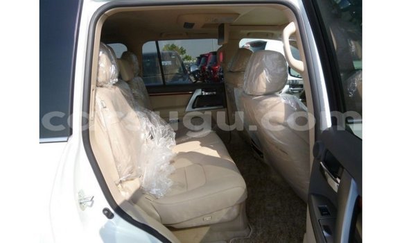 Sayi Imported Toyota Land Cruiser White Mota in Import - Dubai a Burkina Faso Sayi Imported Toyota Land Cruiser White Mota in Import - Dubai a Burkina Faso
