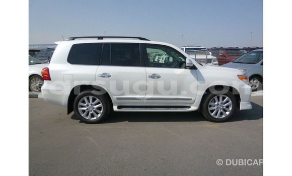 Sayi Imported Toyota Land Cruiser White Mota in Import - Dubai a Burkina Faso Sayi Imported Toyota Land Cruiser White Mota in Import - Dubai a Burkina Faso