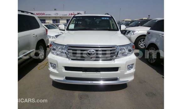 Sayi Imported Toyota Land Cruiser White Mota in Import - Dubai a Burkina Faso Sayi Imported Toyota Land Cruiser White Mota in Import - Dubai a Burkina Faso