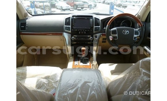 Sayi Imported Toyota Land Cruiser White Mota in Import - Dubai a Burkina Faso Sayi Imported Toyota Land Cruiser White Mota in Import - Dubai a Burkina Faso