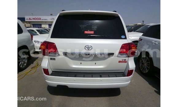 Sayi Imported Toyota Land Cruiser White Mota in Import - Dubai a Burkina Faso Sayi Imported Toyota Land Cruiser White Mota in Import - Dubai a Burkina Faso