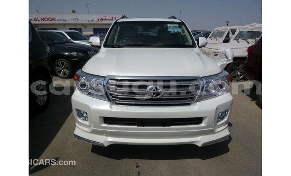 Sayi Imported Toyota Land Cruiser White Mota in Import - Dubai a Burkina Faso Sayi Imported Toyota Land Cruiser White Mota in Import - Dubai a Burkina Faso