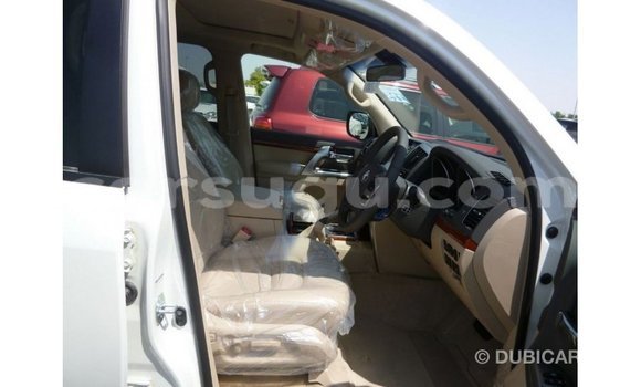 Sayi Imported Toyota Land Cruiser White Mota in Import - Dubai a Burkina Faso Sayi Imported Toyota Land Cruiser White Mota in Import - Dubai a Burkina Faso