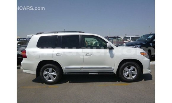 Sayi Imported Toyota Land Cruiser White Mota in Import - Dubai a Burkina Faso Sayi Imported Toyota Land Cruiser White Mota in Import - Dubai a Burkina Faso