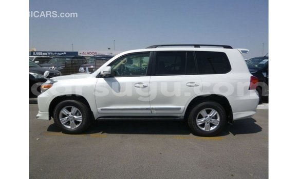Sayi Imported Toyota Land Cruiser White Mota in Import - Dubai a Burkina Faso Sayi Imported Toyota Land Cruiser White Mota in Import - Dubai a Burkina Faso