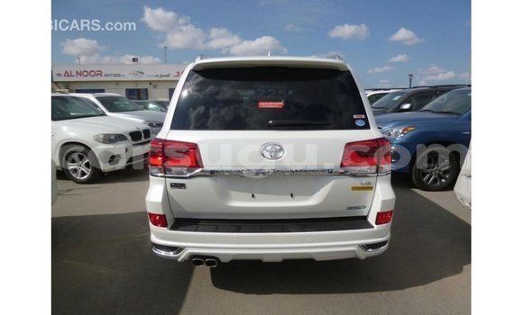 Sayi Imported Toyota Land Cruiser White Mota in Import - Dubai a Burkina Faso Sayi Imported Toyota Land Cruiser White Mota in Import - Dubai a Burkina Faso
