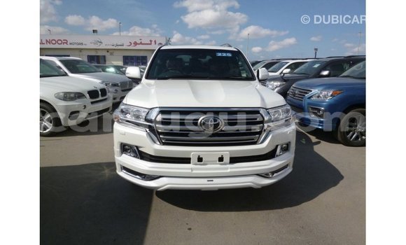 Sayi Imported Toyota Land Cruiser White Mota in Import - Dubai a Burkina Faso Sayi Imported Toyota Land Cruiser White Mota in Import - Dubai a Burkina Faso