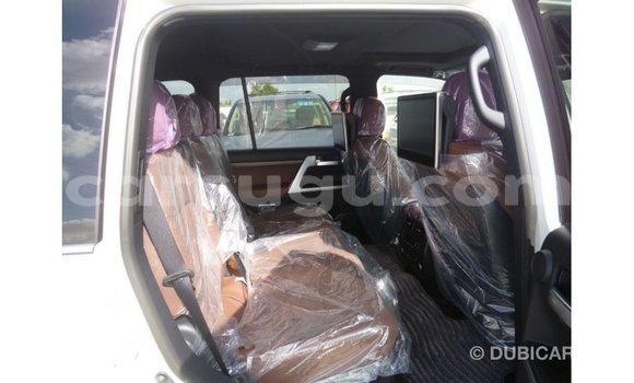 Sayi Imported Toyota Land Cruiser White Mota in Import - Dubai a Burkina Faso Sayi Imported Toyota Land Cruiser White Mota in Import - Dubai a Burkina Faso