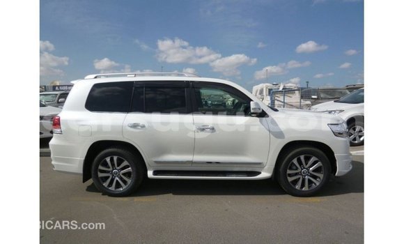Sayi Imported Toyota Land Cruiser White Mota in Import - Dubai a Burkina Faso Sayi Imported Toyota Land Cruiser White Mota in Import - Dubai a Burkina Faso