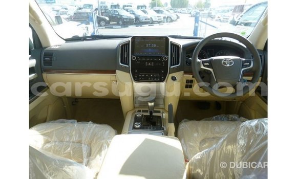 Acheter Import Voiture Toyota Land Cruiser Blanc à Import - Dubai, Burkina-Faso Acheter Import Voiture Toyota Land Cruiser Blanc à Import - Dubai, Burkina-Faso