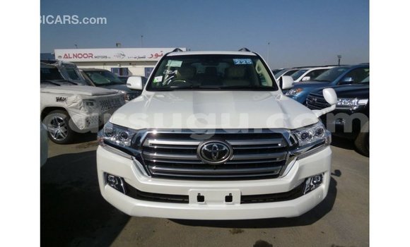 Acheter Import Voiture Toyota Land Cruiser Blanc à Import - Dubai, Burkina-Faso Acheter Import Voiture Toyota Land Cruiser Blanc à Import - Dubai, Burkina-Faso