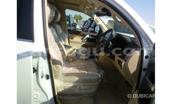 Acheter Import Voiture Toyota Land Cruiser Blanc à Import - Dubai, Burkina-Faso Acheter Import Voiture Toyota Land Cruiser Blanc à Import - Dubai, Burkina-Faso