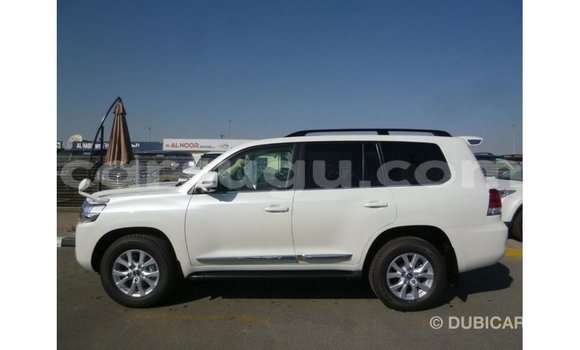 Acheter Import Voiture Toyota Land Cruiser Blanc à Import - Dubai, Burkina-Faso Acheter Import Voiture Toyota Land Cruiser Blanc à Import - Dubai, Burkina-Faso