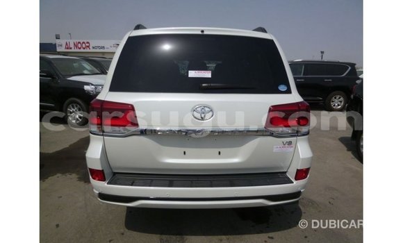 Sayi Imported Toyota Land Cruiser White Mota in Import - Dubai a Burkina Faso Sayi Imported Toyota Land Cruiser White Mota in Import - Dubai a Burkina Faso