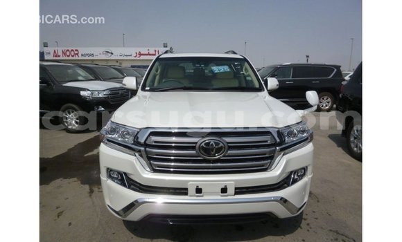 Sayi Imported Toyota Land Cruiser White Mota in Import - Dubai a Burkina Faso Sayi Imported Toyota Land Cruiser White Mota in Import - Dubai a Burkina Faso